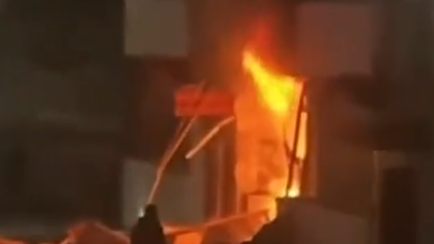 黑龍江雙鴨山一小區(qū)發(fā)生燃?xì)獗ǎF(xiàn)場有人員送醫(yī)。